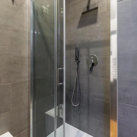 דירה B - Modern Elegance For 4 People מילאנו